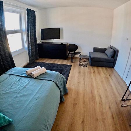 Lovely One Bedroom Flat London Eksteriør bilde