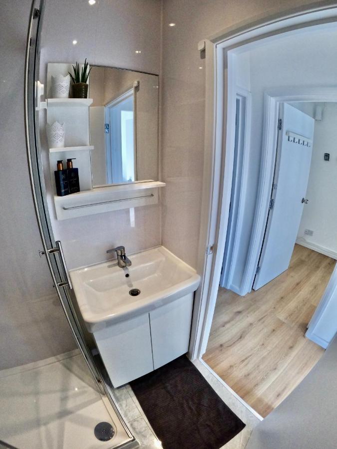 Lovely One Bedroom Flat London Eksteriør bilde